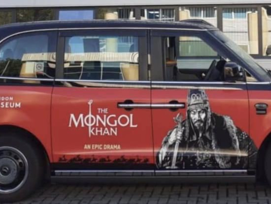 "The Mongol Khan "жүжгийн постерыг байршуулсан хар таксинууд өнөөдрөөс Лондон хотод явж эхэллээ