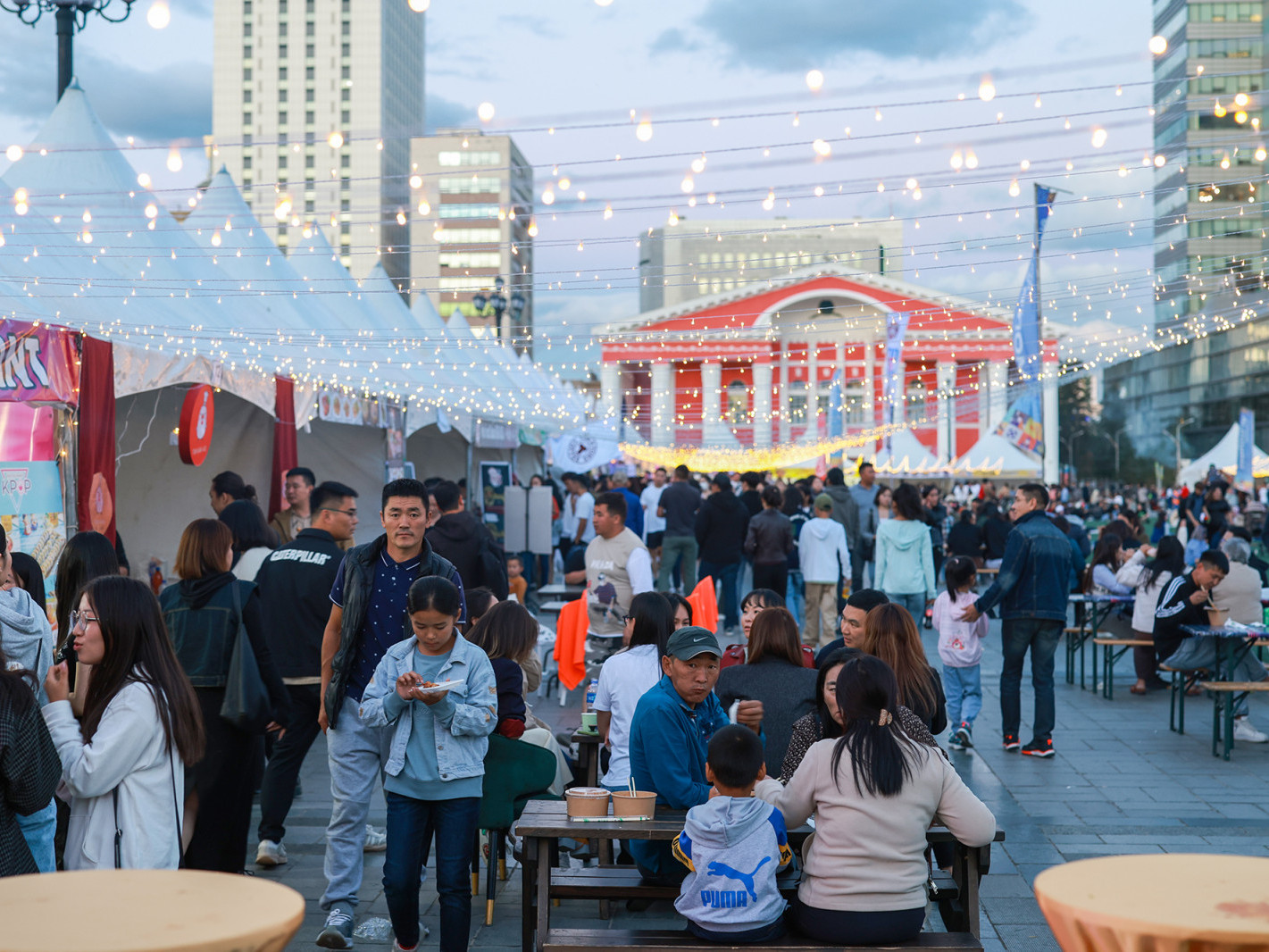 ФОТО: "UB food festival 2023" арга хэмжээ төв талбайд, хоёр дахь өдрөө үргэлжилж байна