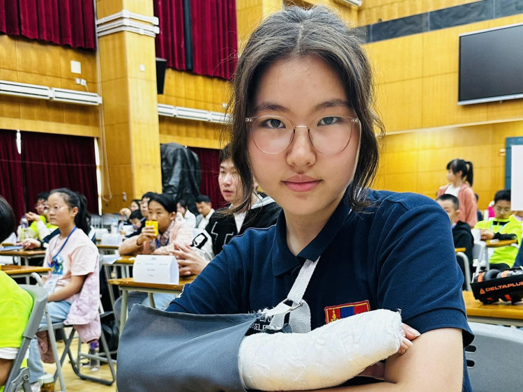 Монгол охин дэлхийн үг тогтоох рекордыг шинэчиллээ