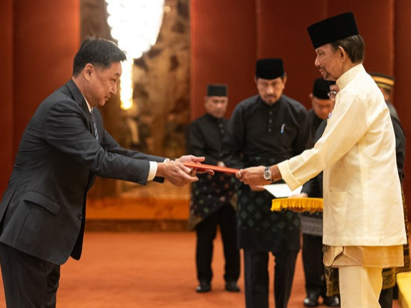 Монгол Улсаас Бруней Даруссалам Улсад хавсран элчин сайд С.Энхбаяр Итгэмжлэх жуух бичгээ өргөн барьжээ