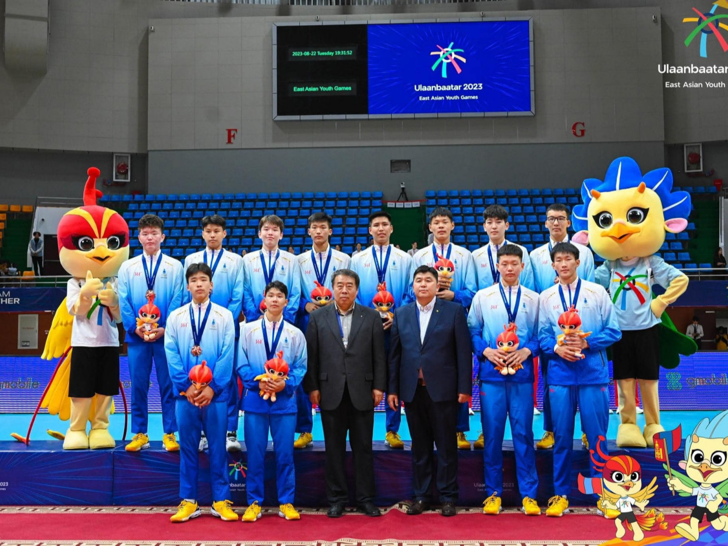 “Улаанбаатар-2023” Зүүн Азийн залуучуудын наадмаас хүрэл медаль хүртсэн волейболын монголын баг тамирчид шагналаа гардан авлаа