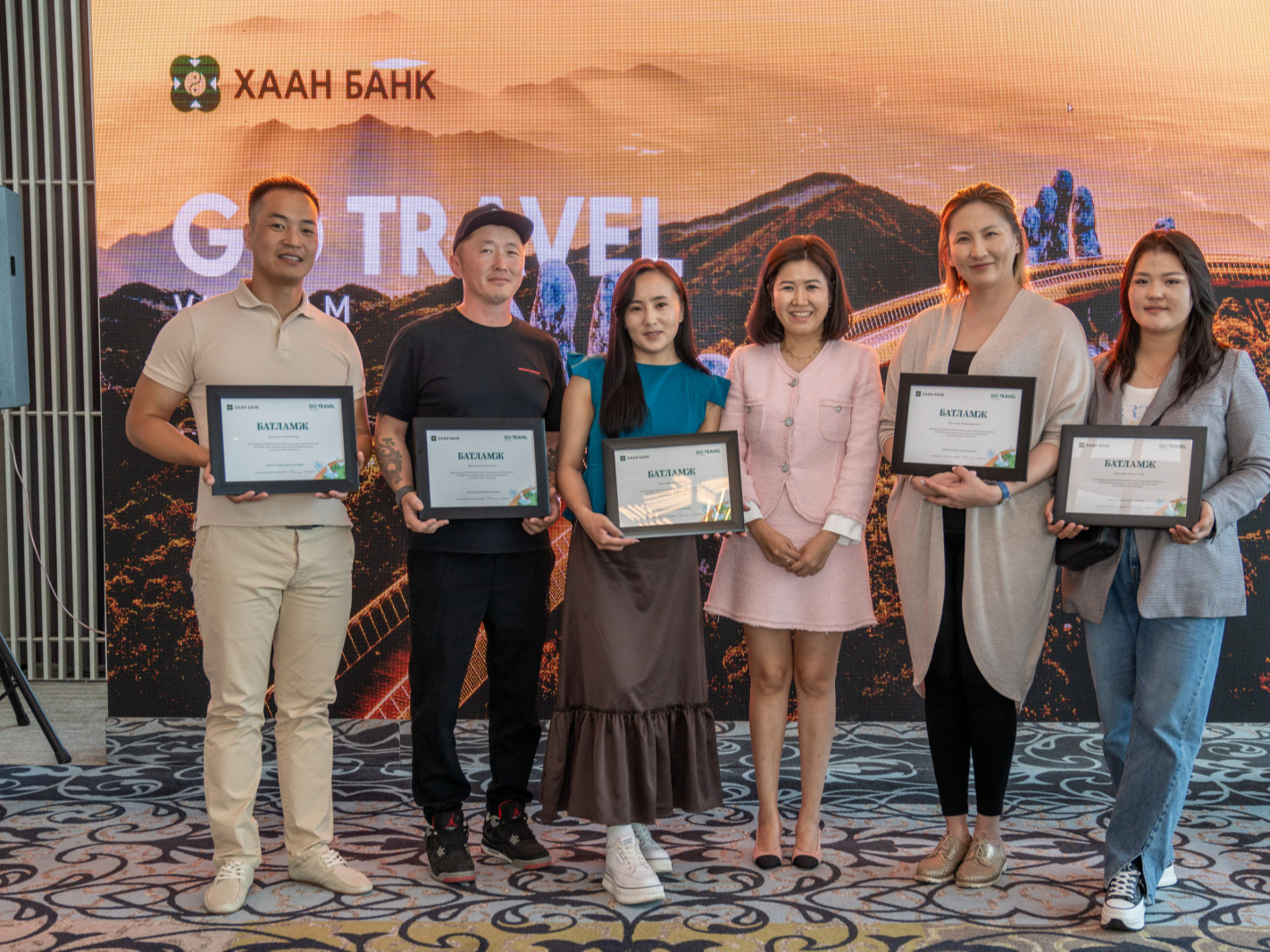 “Go Travel” урамшуулалт аяны сүүлийн тохирлын эзэд Вьетнам улсаар аялах батламжаа гардан авлаа