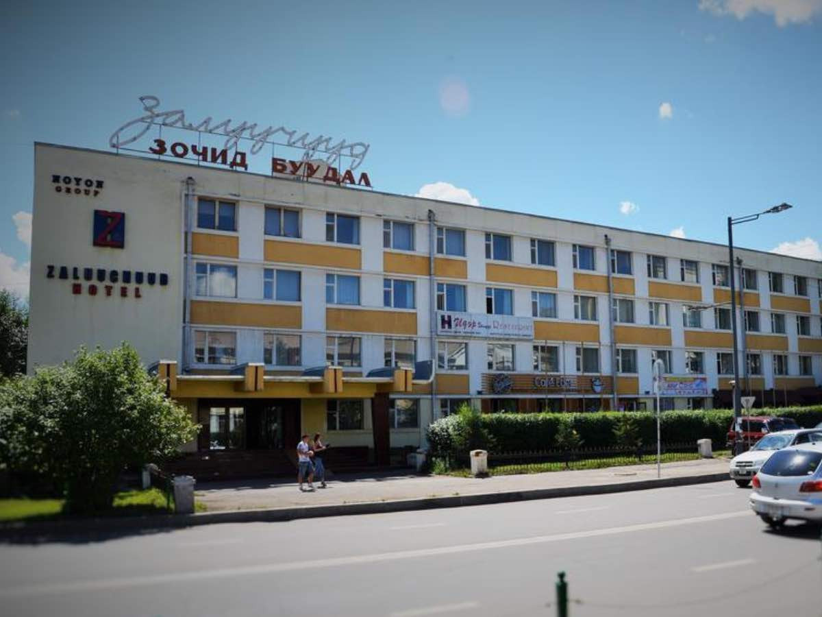 Намын байраа нэхсэн АН-ын гишүүдэд "Залуучууд зочид буудал"-д өрөө гаргаж өгье гэсэн саналыг ХХБ-наас тавьжээ