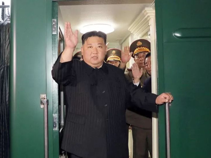 БНАСАУ-ын ерөнхийлөгч Ким Жон Ун хуягт галт тэргээр ОХУ-ыг зорьжээ