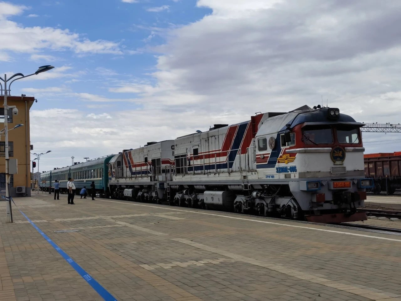 ФОТО: Хятад, Монголын төмөр зам зорчигчийн үйлчилгээг сэргээсэн талаар БНХАУ-ын тал мэдээлжээ