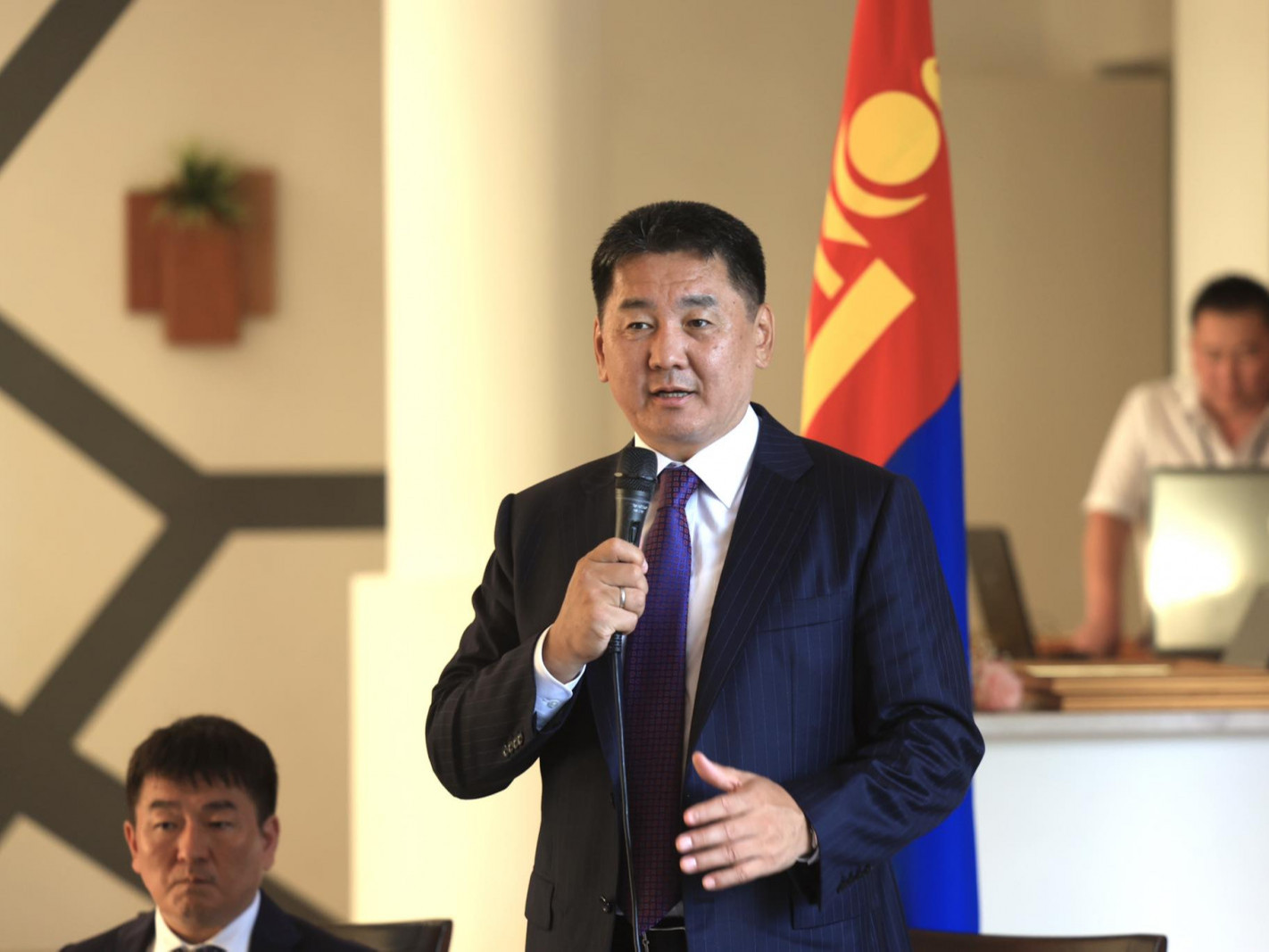 Куба улсад суралцаж буй 11 оюутанд Ерөнхийлөгч У.Хүрэлсүх амжилт хүсэж, сар бүр 200 ам.долларын дэмжлэг үзүүлэхээр болжээ