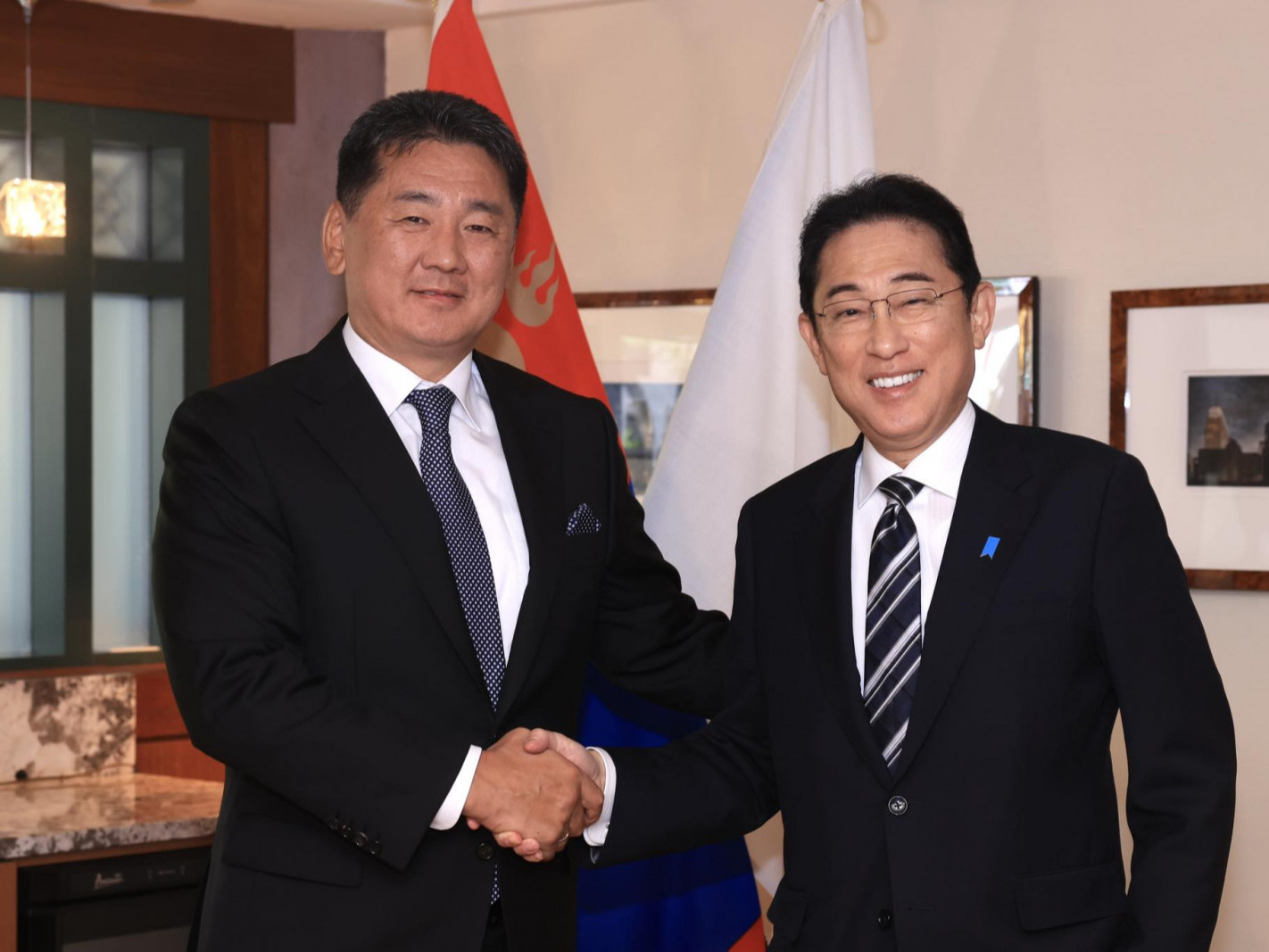 Монгол Улсын Ерөнхийлөгч У.Хүрэлсүх Япон Улсын Ерөнхий сайд Ф.Кишидатай уулзав