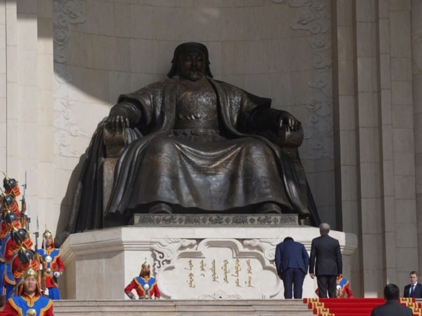 ОХУ-ын төрийн Думын дарга В.В.Володин Чингис хааны хөшөөнд хүндэтгэл үзүүлэхээс татгалзжээ