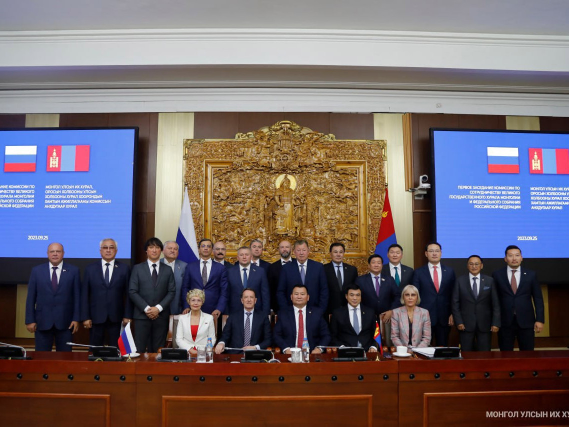 Монгол, Оросын парламентын хамтарсан анхны хуралд С.Амарсайхан, Б.Энх-Амгалан, Ж.Чинбүрэн нар суужээ