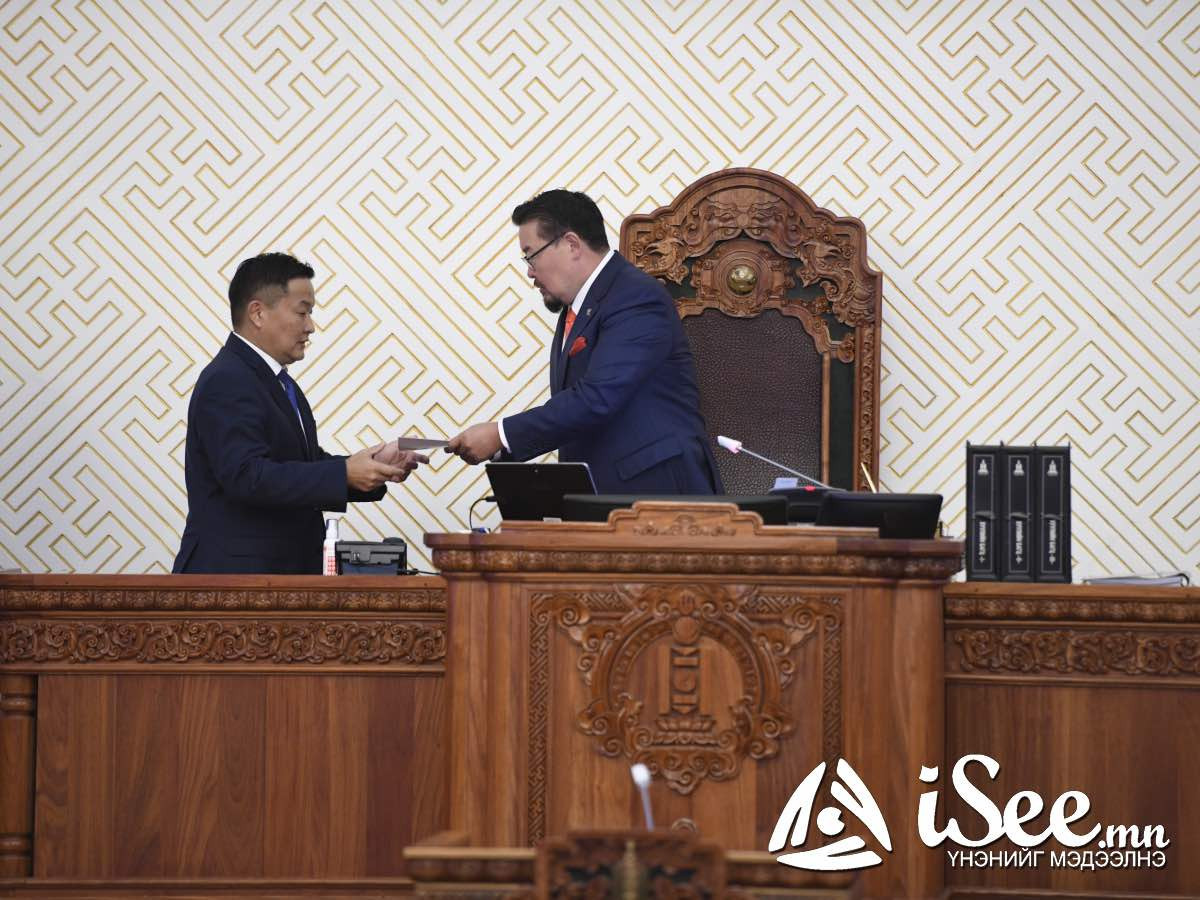 Ж.Сүхбаатар: Би бүлгийн хурлын дараа албан ёсоор мэдээлэл өгнө. Ийм байдлаар ярьмааргүй байна /LIVE/