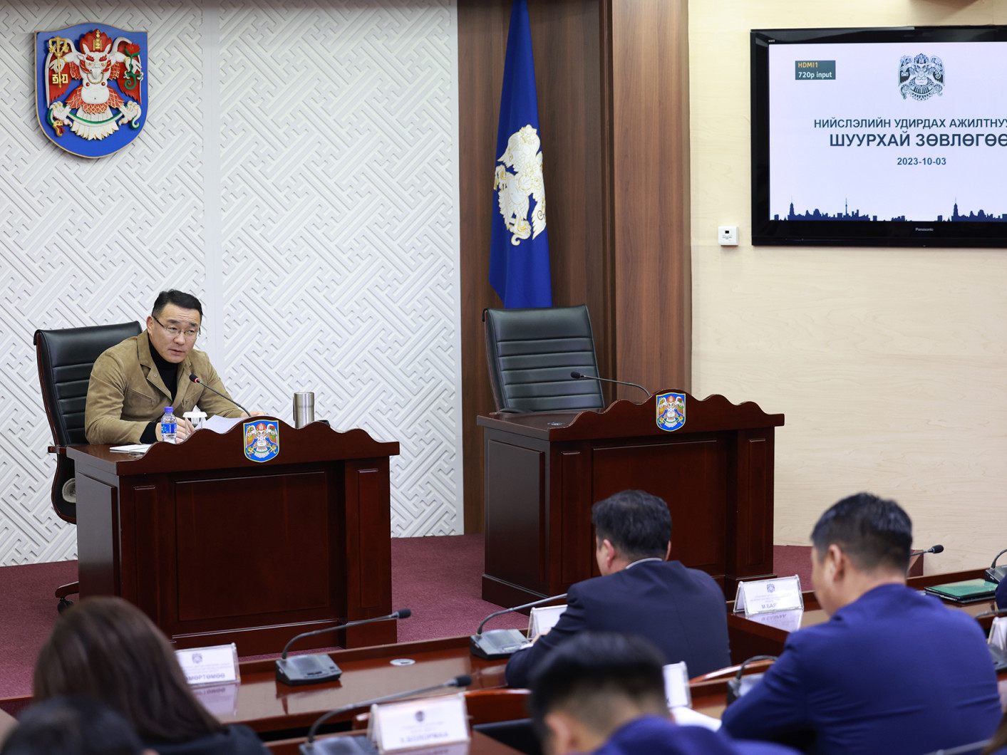 Нийслэлийн Засаг дарга Д.Сумъяабазар мөр зэрэгцэн зүтгэсэн нийт албан хаагчдадаа талархал илэрхийлэв