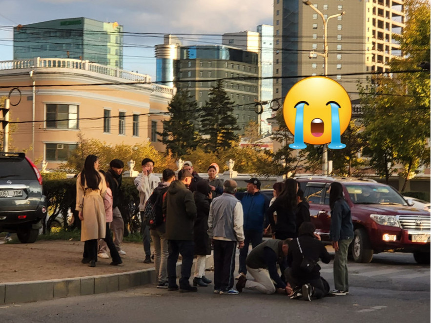 Уулзварт зогсож байсан хүүхдийг эсрэг урсгалаар гарч ирсэн автомашин дайрч, дээгүүр нь гарсан ноцтой гарчээ