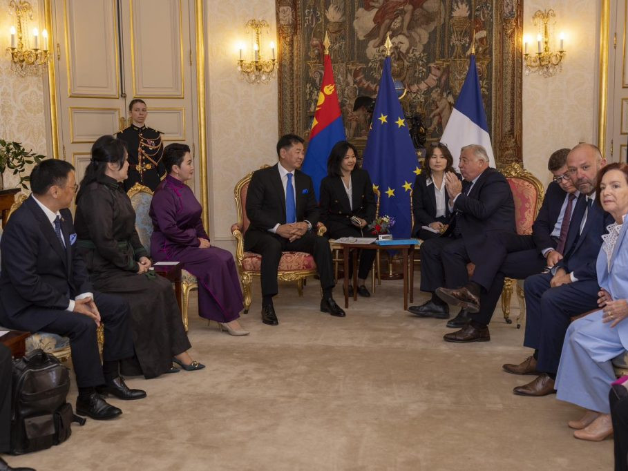 Монгол Улсын Ерөнхийлөгч У.Хүрэлсүхэд Бүгд Найрамдах Франц Улсын Сенатын Ерөнхийлөгч Жерар Ларше бараалхжээ
