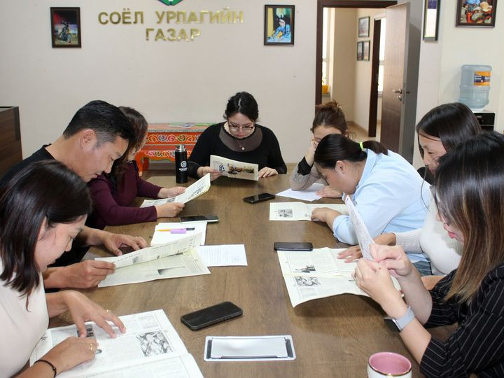 Сүхбаатар аймгийн соёл урлагийн салбарынхан Монгол бичгийн уншлагын цагтай болжээ