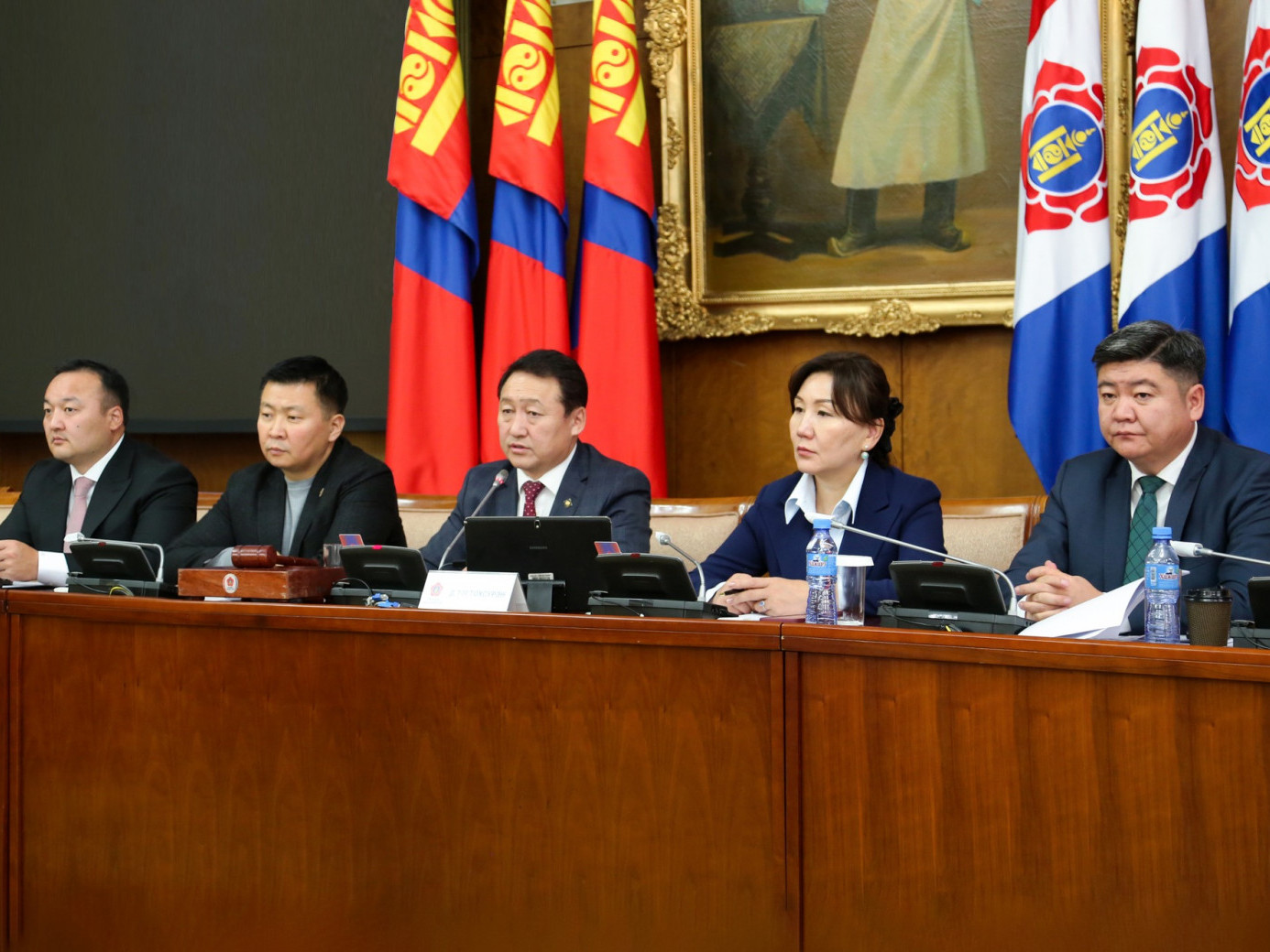 Д.Тогтохсүрэн: Тэтгэврийг 100 мянган төгрөгөөр нэмэх Ерөнхий сайдын саналыг МАН-ын бүлэг хэлэлцэж, дэмжсэн /LIVE/