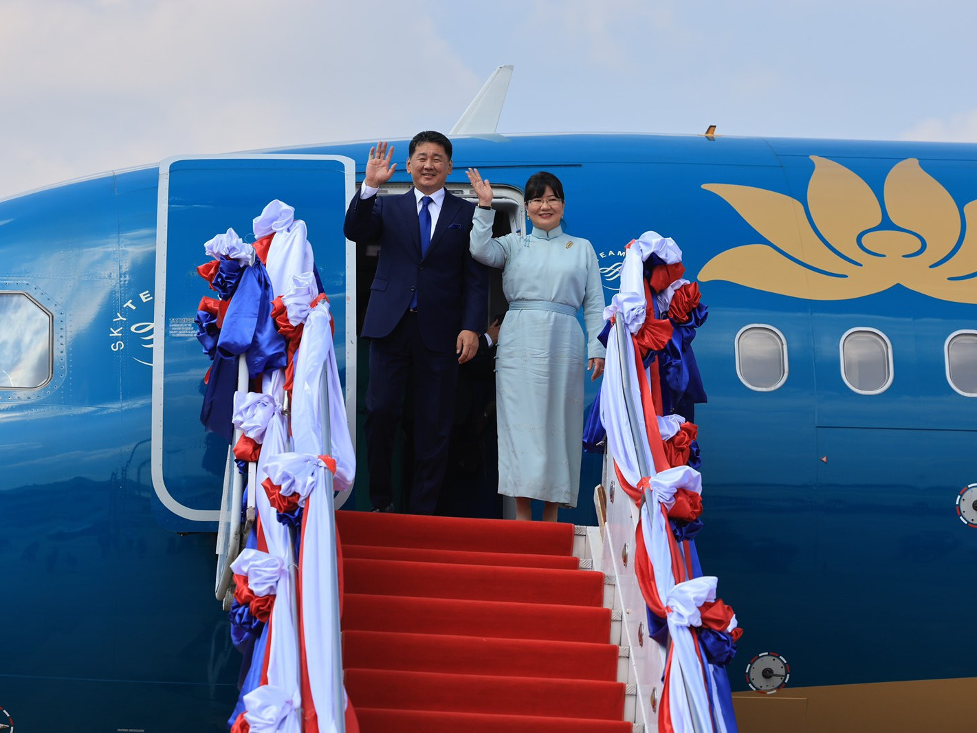 Ерөнхийлөгч У.Хүрэлсүх Вьетнам, Лаос Улсад хийсэн айлчлалаа өнөөдөр өндөрлүүлж байна 