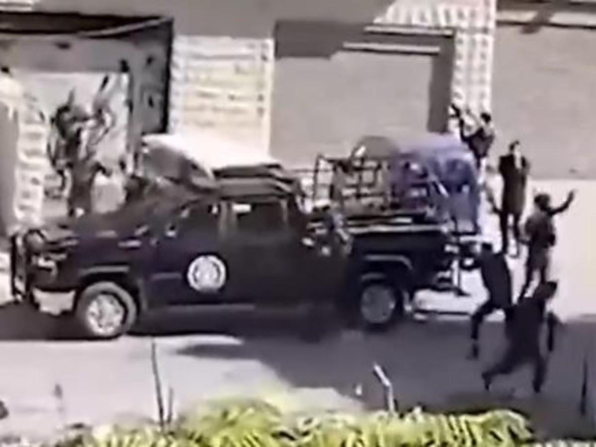 ВИДЕО: Палестины Ерөнхийлөгчийн цуваа руу зэвсэгт халдлага болж, хамгаалалтын ажилтан шархдаж буй бичлэг цацагджээ