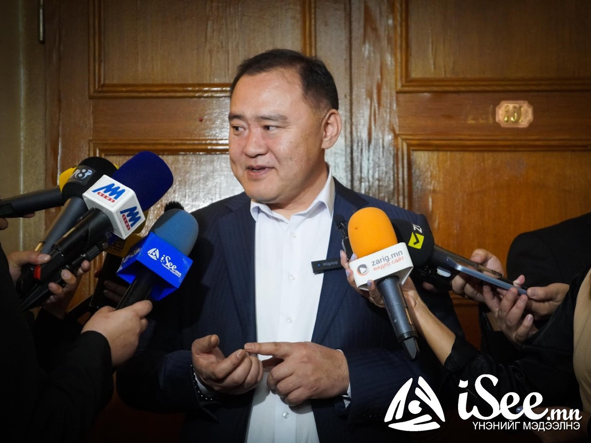 ШУУРХАЙ: Л.Гантөмөрийг АН-ын даргаас огцруулах гарын үсэг цуглуулж, өөрөө өргөдлөө өгөхийг нь шаардахаар болжээ