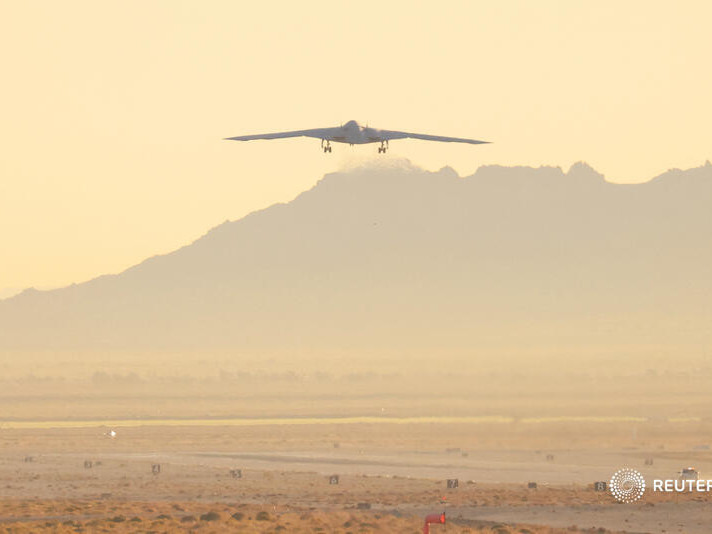 АНУ-д зохион бүтээсэн цөмийн зэвсэг тээвэрлэгч B-21 "Raider" бөмбөгдөгч онгоц анхны нислэгээ үйлджээ