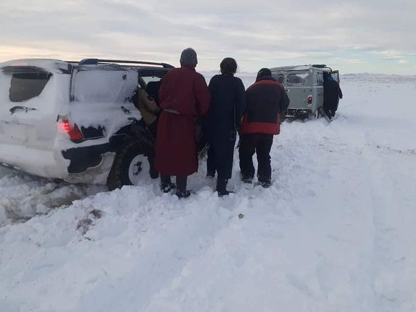 Цасанд боогдсон 78 айлыг нүүлгэн шилжүүлж, 526 км замыг нээжээ