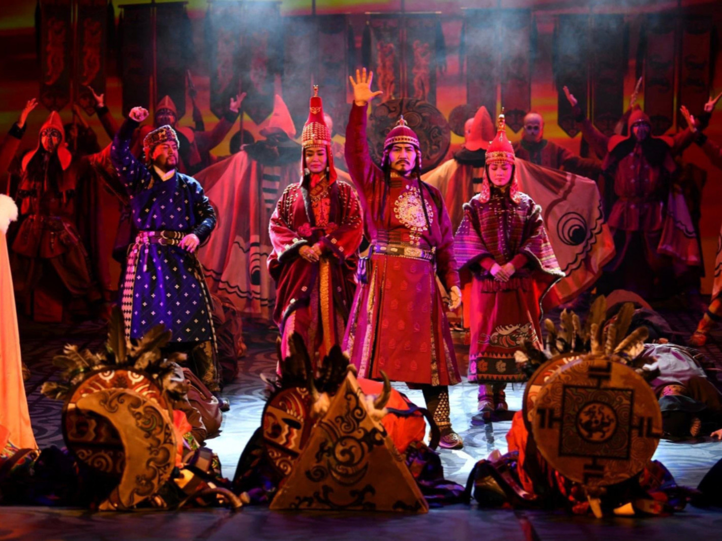 ВИДЕО: "Тамгагүй төр" жүжгийн жүжигчид Лондон хотын 800 жилийн түүхтэй "Lord Mayor's" баярын парадад оролцжээ