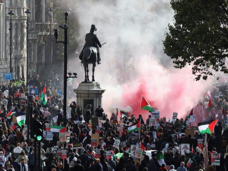 ВИДЕО: Английн Лондон хотод болсон Палестинчуудыг дэмжих жагсаалд 300 орчим мянган хүн оролцжээ