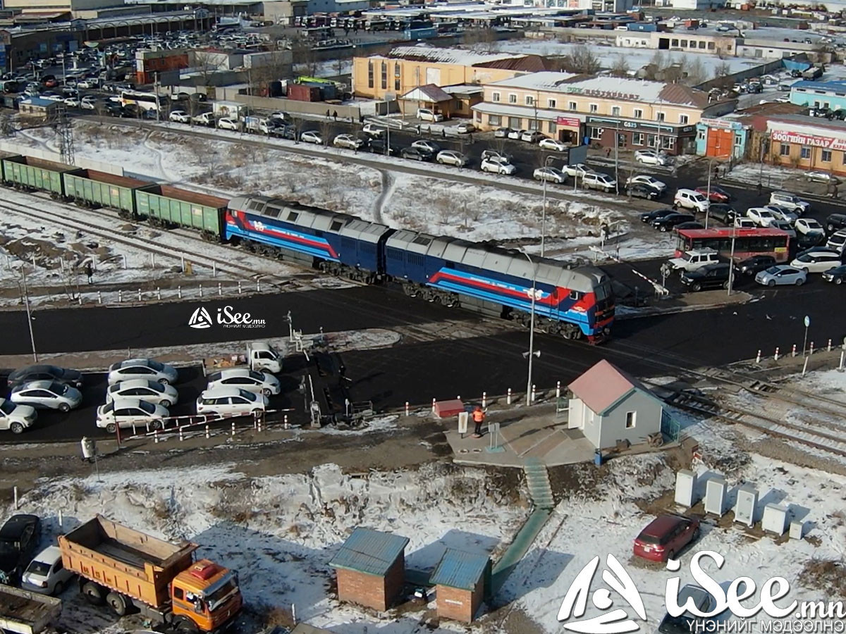 ШУУРХАЙ: “Улаанбаатар төмөр зам”-ын галт тэрэгний машинч Сүхбаатар депогийн хөдлөх бүсийн замд хүн дайрч, амь насыг нь хохироожээ