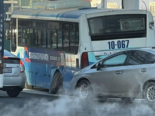 ВИДЕО: Нийтийн тээврийн үйлчилгээнд явж байсан автобусны дугуй нь салжээ