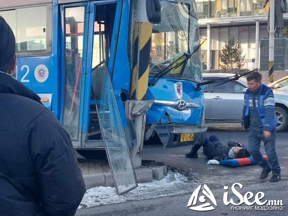 ШУУРХАЙ: Япон Улсын иргэн эмэгтэй гарцаар гарч явахад нь түүнийг “Офицер-Тэц” чиглэлийн автобус мөргөж, эрүүл мэндэд нь хохирол учруулжээ