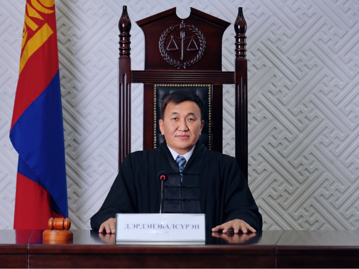 Олон Улсын эрүүгийн шүүхийн шүүгчээр Д.Эрдэнэбалсүрэн сонгогдож, Гаагийн шүүхэд ажиллах Монгол Улсын анхны шүүгч боллоо