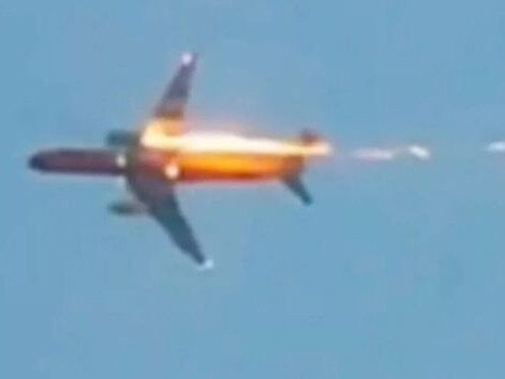 ВИДЕО: Улаан-Үдээс Хятадын Жанжоу руу ниссэн Оросын Tu-204 ачааны онгоцны хөдөлгүүр шатаж, ослын буулт хийжээ
