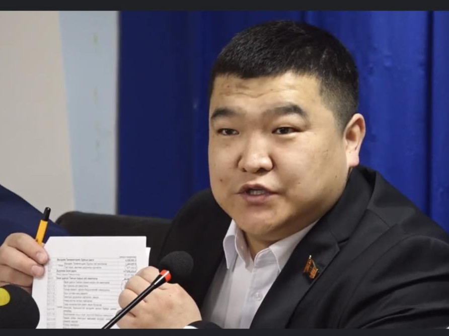 "Томилолтын зардалд 360 сая, Байгаль хамгаалах зардалд 2.2 тэрбумыг БЗД-ийн удирдлагууд төсөвлөсөн нь ухуулагчдаа цалинжуулах үйлдэл" гэж АН-аас мэдэгдлээ