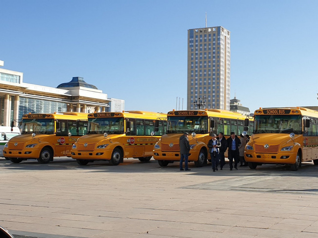 Сургуулийн автобусны жолоочийн цалинг өгөлгүй 5,6 сар хүлээлгэдэг учир жолоочид ажлаа хаяж 14 автобус сул зогсож байна 