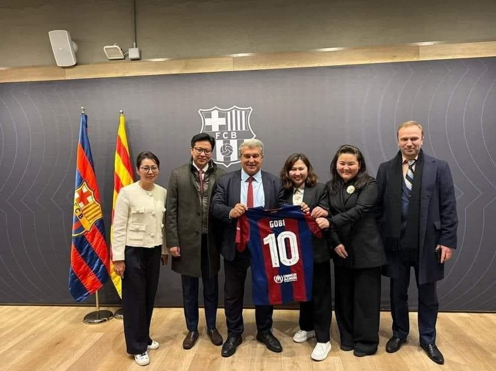 Говь компани Испанийн алдарт Каталоны Барселона клубийн малгай ороолт, цамц зэрэг бүтээгдэхүүнийг гаргахаар болжээ
