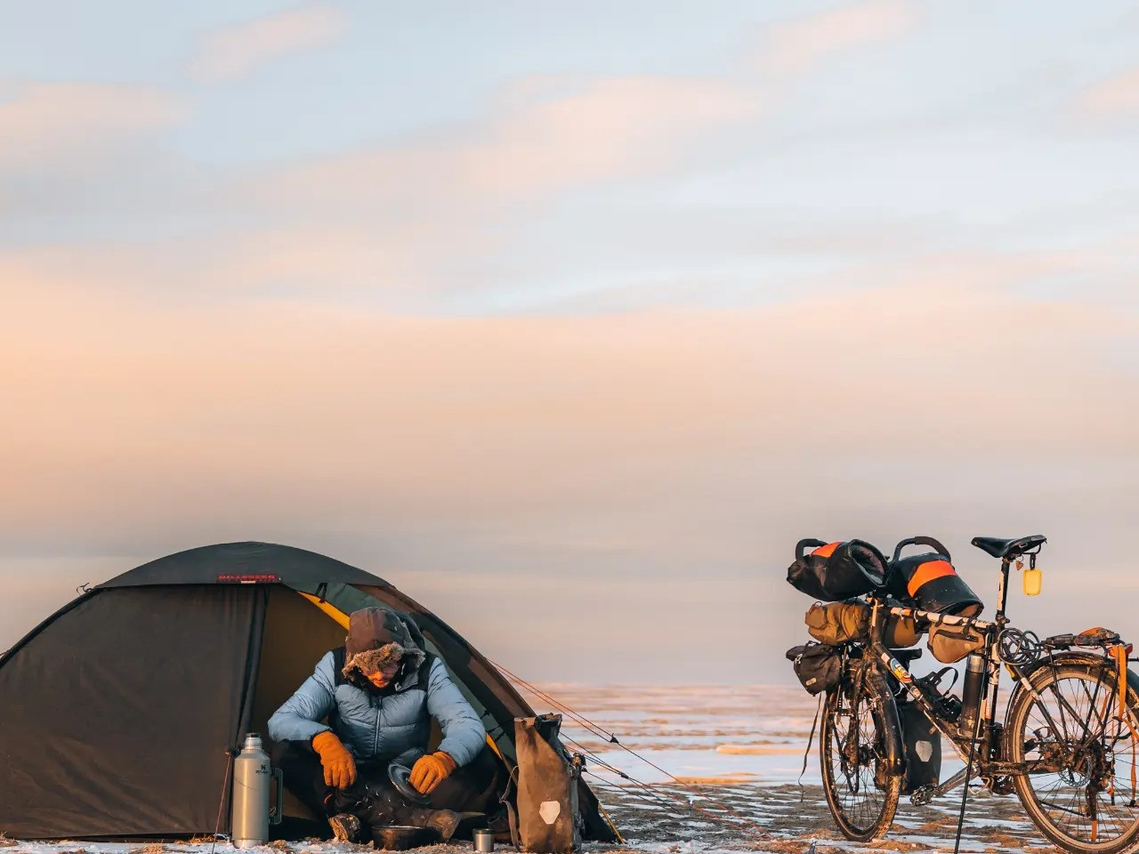 ФОТО: Дугуйгаар дэлхийг тойрч буй Францын алдарт аялагч Франсуа Лемансел Монголд орж ирлээ 