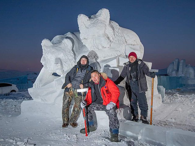 Олон улсын цас мөсний наадмаас монгол сийлбэрч хоёр шагнал хүртжээ