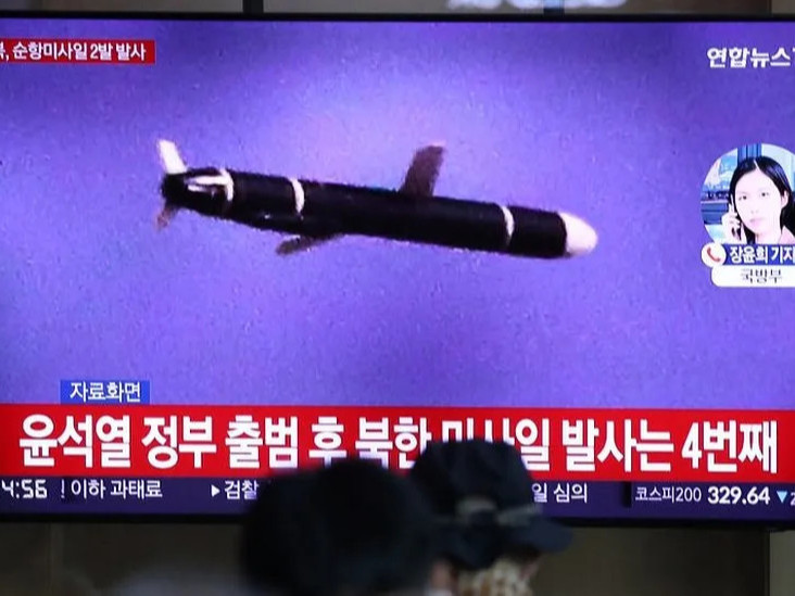 "Хойд солонгосын пуужин харвасан өдөөн хатгалгыг АНУ-тай хамтран нягт ажиглаж байна" гэж Өмнөд Солонгосын тал мэдэгджээ