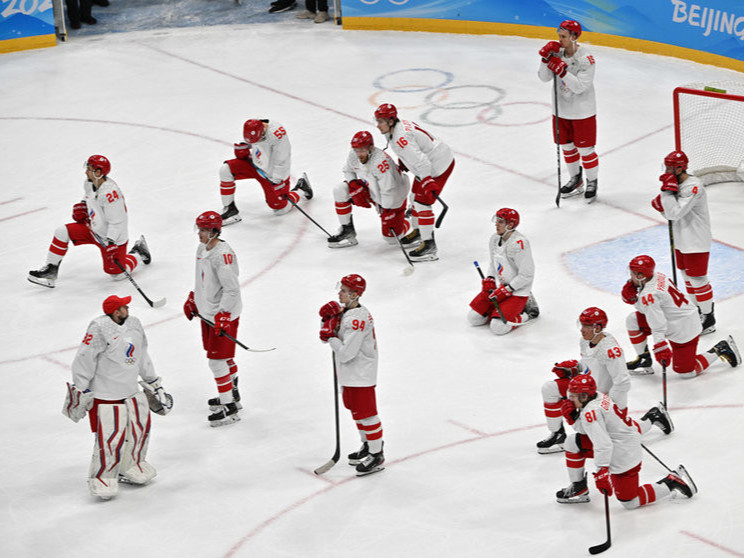 Орос, Беларусийн хоккейн шигшээ багуудыг олон улсын тэмцээнд оролцуулахгүй байх шийдвэрийг дахин нэг жилээр сунгажээ
