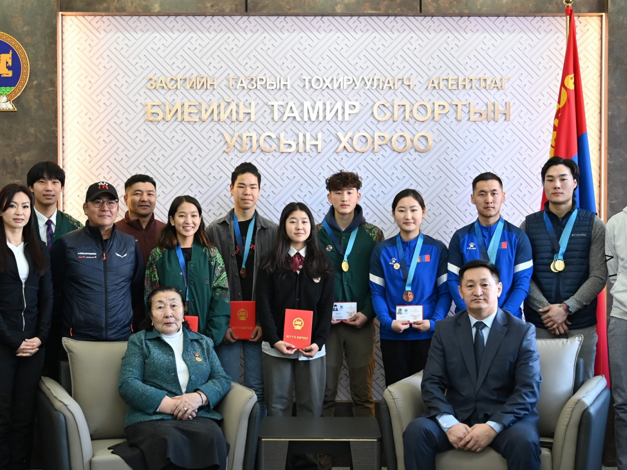 Монголын мөсөнд авиралтын тамирчид энэ оны Дэлхийн цом болон ДАШТ-ээс нийт 9 медаль хүртжээ