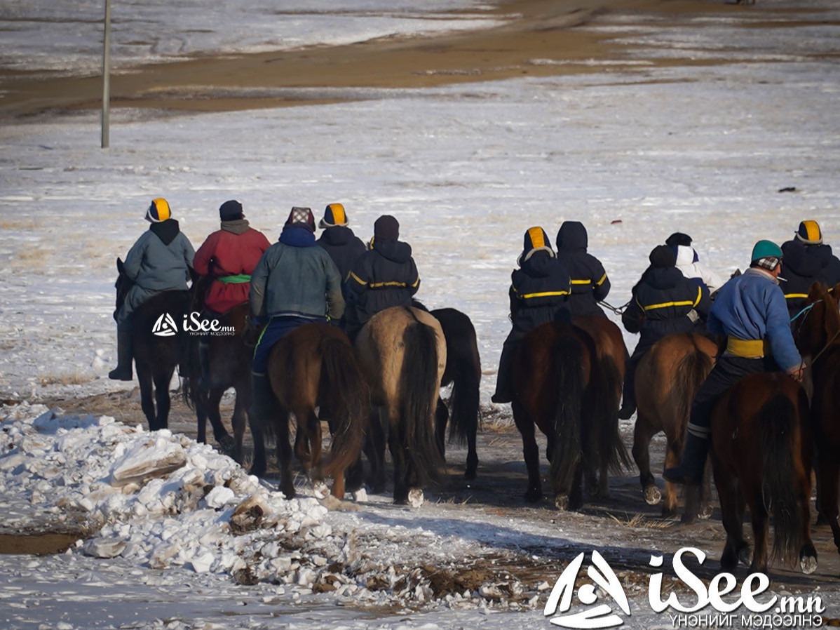 Төв аймгийн Баян суманд зөвшөөрөлгүй хурдан морьдын уралдаан зохион байгуулжээ