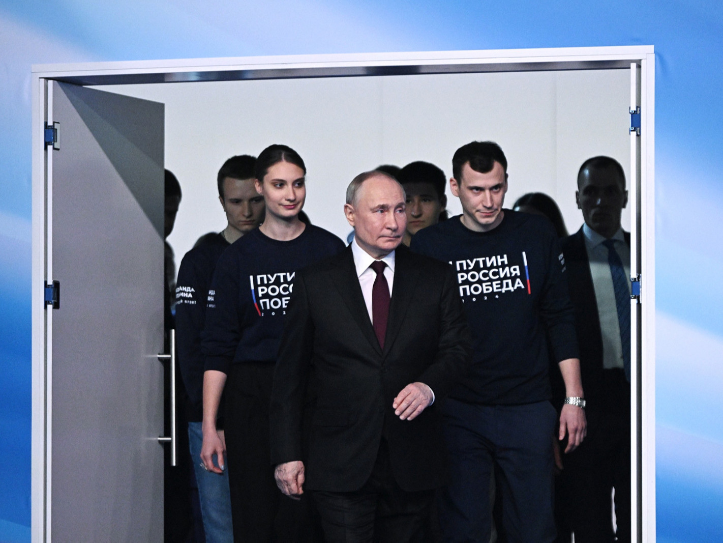 "А.Навальныйг баруунд орхигдож буй Оросын албан тушаалтантай солилцох яриа болж байсан" гэдгийг В.Путин баталж мэдээлэл хийжээ