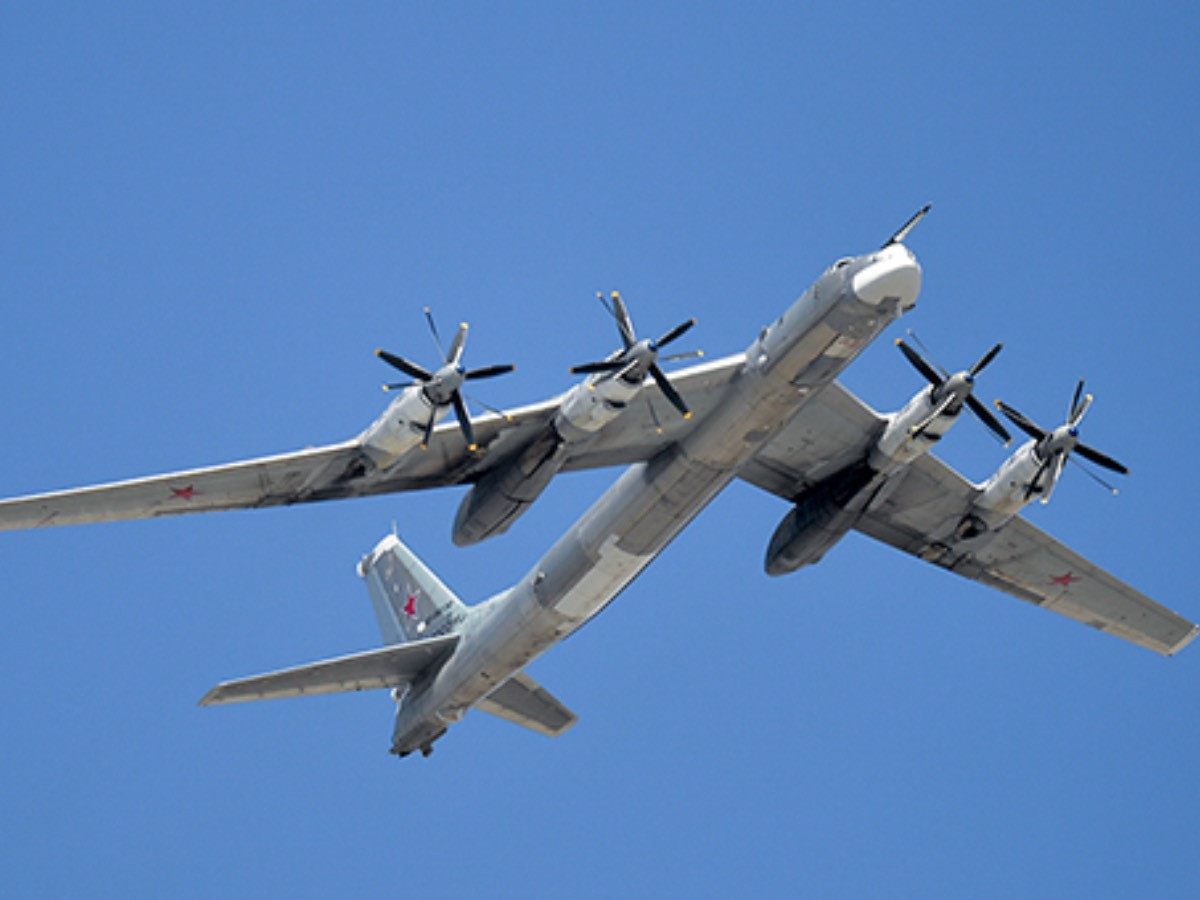 "Стратегийн бөмбөгдөгч Ту-95 онгоцнууд Украин руу ниссэн тул агаарын довтолгооноос сэрэмжил" гэсэн мессежийг өгөөд байна гэж BBC агентлаг мэдээлжээ