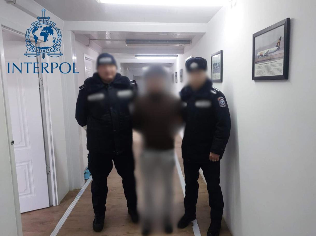 Хүчиндэх гэмт хэрэгт холбогдоод гадаад улс руу зугтсан этгээдийг олж, албадан авчирчээ