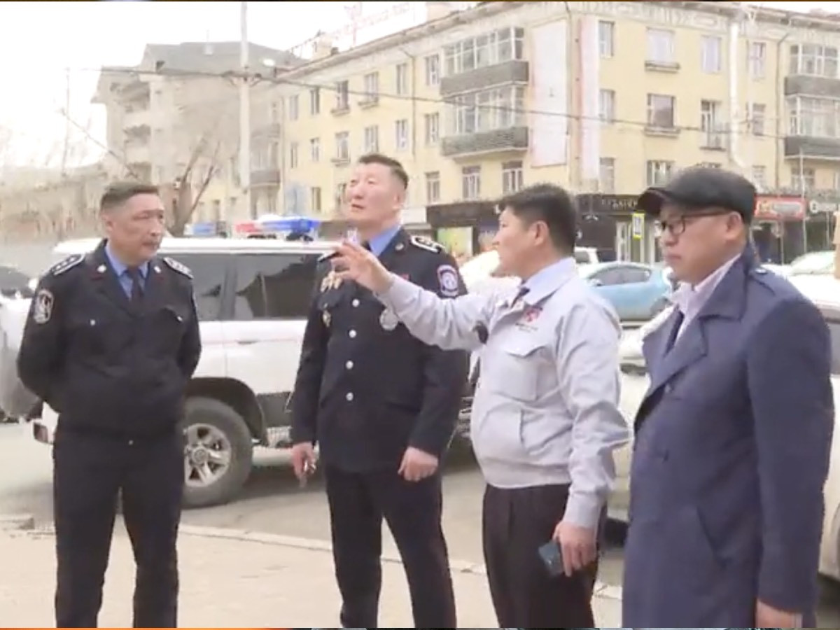 ВИДЕО: Хотын дарга Х.Нямбаатар "торгоно, хураана" гэдэг ээлжит шоугаа Нийслэлийн цагдаагийн дарга О.Ганбатыг дагуулан явж хийв