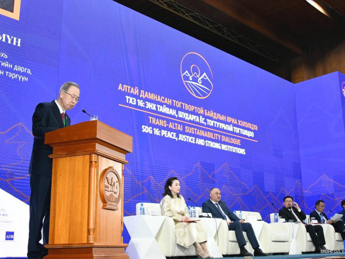 “Алтай дамнасан тогтвортой байдлын яриа хэлэлцээ” олон улсын чуулга уулзалтад НҮБ-ын Ерөнхий нарийн бичгийн дарга Бан Ги-Мүн оролцож байна