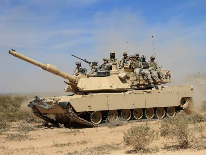 Украинд өгсөн Америкийн  "Абрамс М1А1" танк Оросын дронд өртөмтгий болсон тул фронтоос татжээ