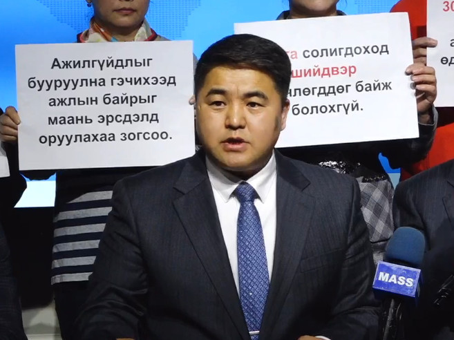 "Хотын дарга Х.Нямбаатар, Д.Сумьяабазарын өгсөн зөвшөөрлийг үгүйсгэж Сөүл рестораныг газраа чөлөөлөхийг шаардсан" гэв