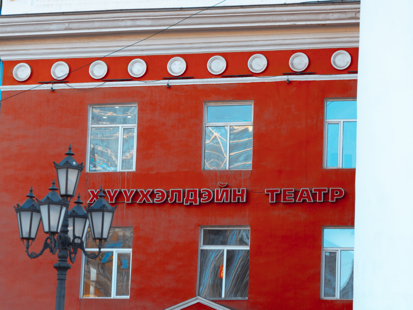 Улсын Хүүхэлдэйн театрт Пиноккио хүү "мэндлэв"