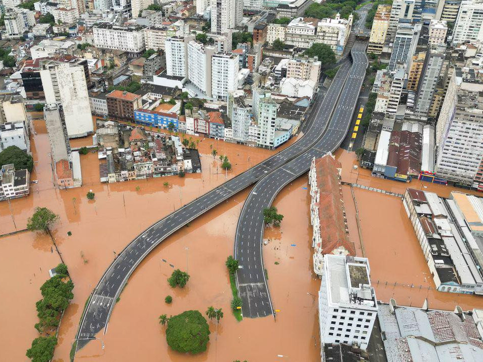 ВИДЕО: Бразилд сүүлийн 150 жил тохиолдоогүй их үер болж, 95 хүн амиа алдаж, 130 гаруй хүн сураггүй болжээ