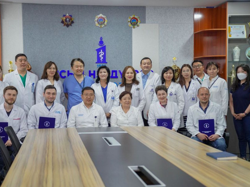Красноярск хотын төв эмнэлгийн эмч нар Элэг шилжүүлэн суулгах чиглэлээр манай улсад суралцжээ